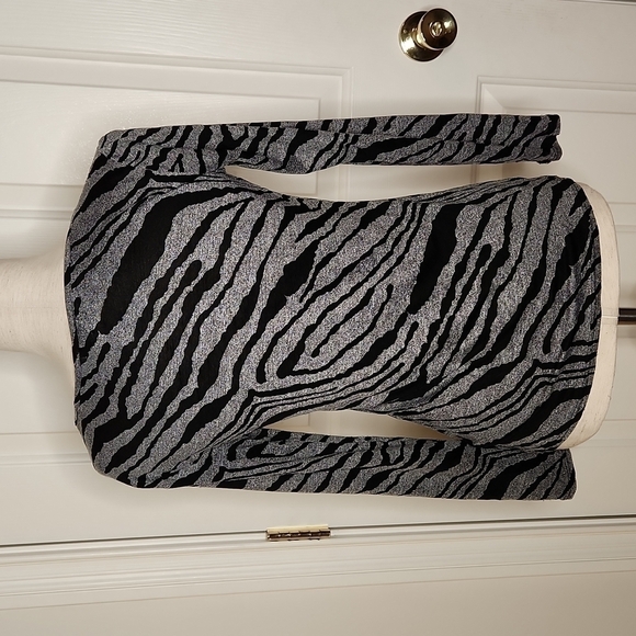 Cache Black Gray Crystal Embellished Tiger Print Shirt Size S - Picture 6 of 11